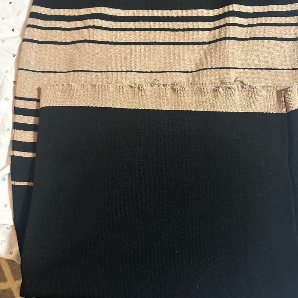 never worn, ,never worn, bought I thought length was longer, fit below the knee